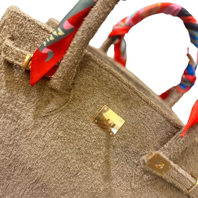 Terry Bag 35, taupe met gouden hardware BINNENKORT WEER OP VOORRAAD